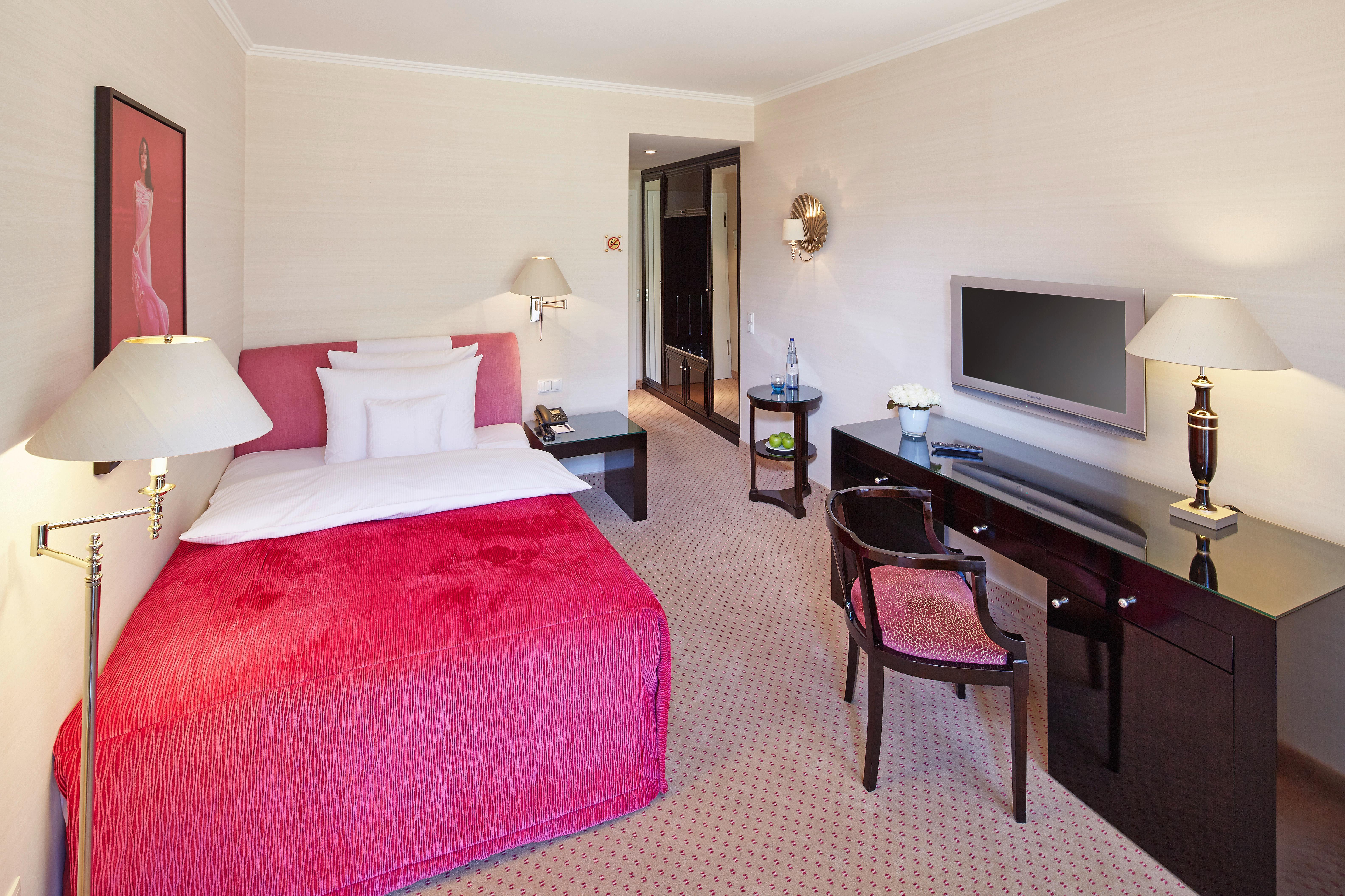 Parkhotel Bremen - Ein Mitglied Der Hommage Luxury Hotels Collection Exterior foto A room at the InterContinental Wien