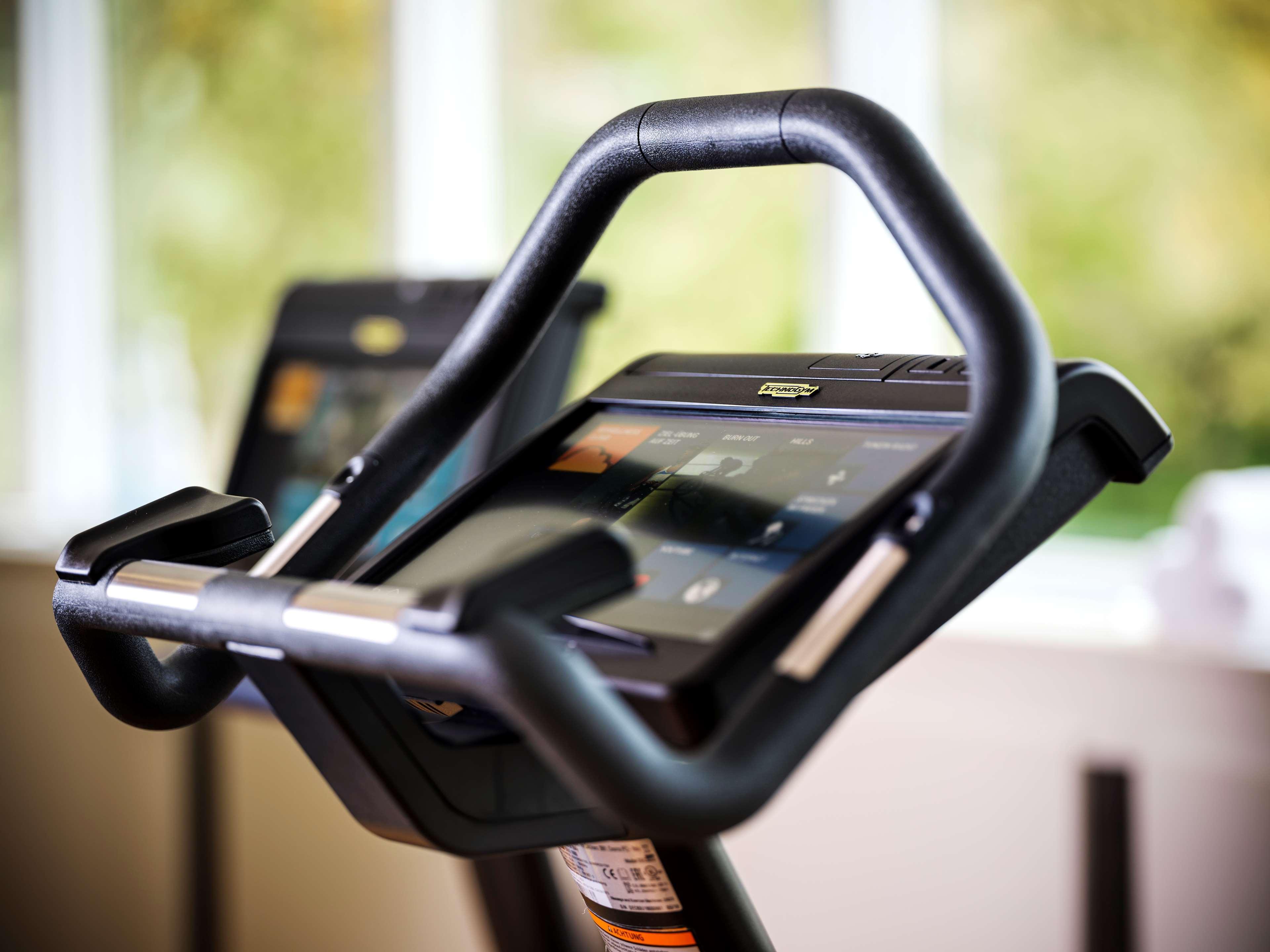 Parkhotel Bremen - Ein Mitglied Der Hommage Luxury Hotels Collection Exterior foto A stationary bicycle with a tablet computer