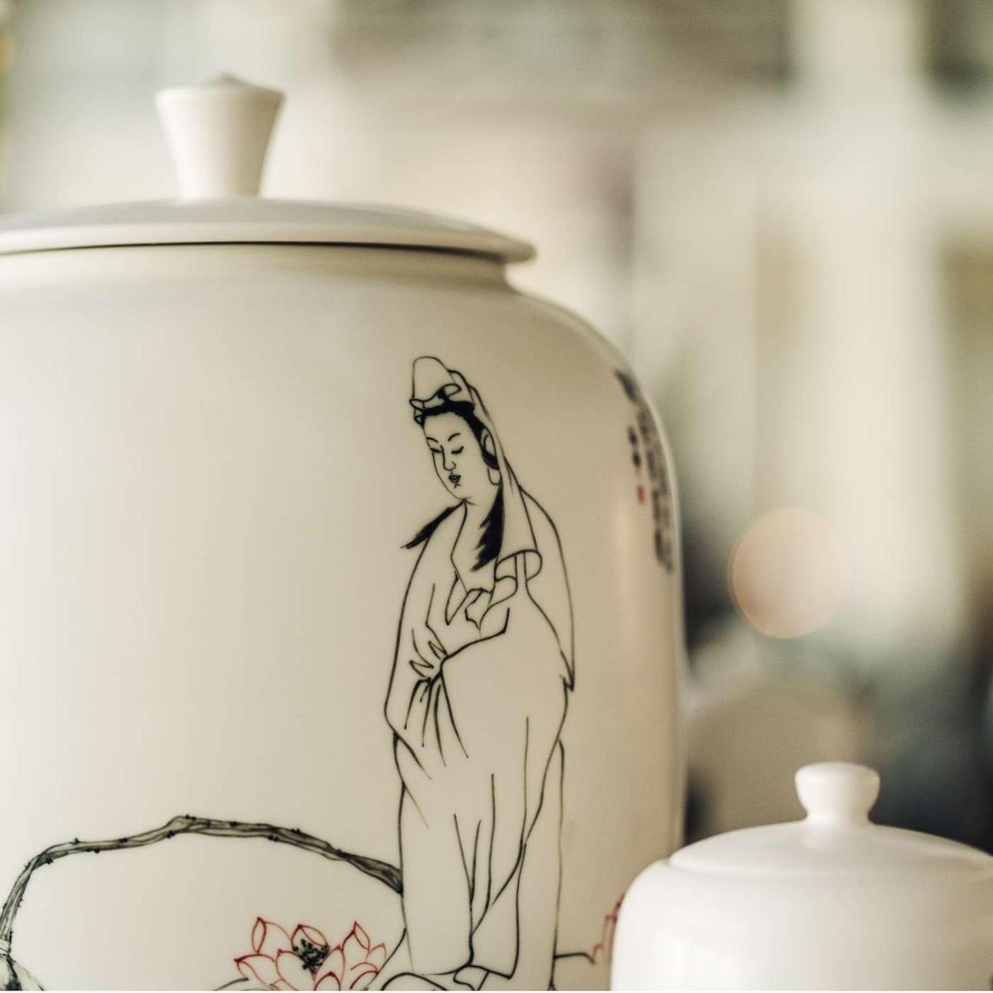 Parkhotel Bremen - Ein Mitglied Der Hommage Luxury Hotels Collection Exterior foto A depiction of Lady Meng Ziqi on a porcelain vase