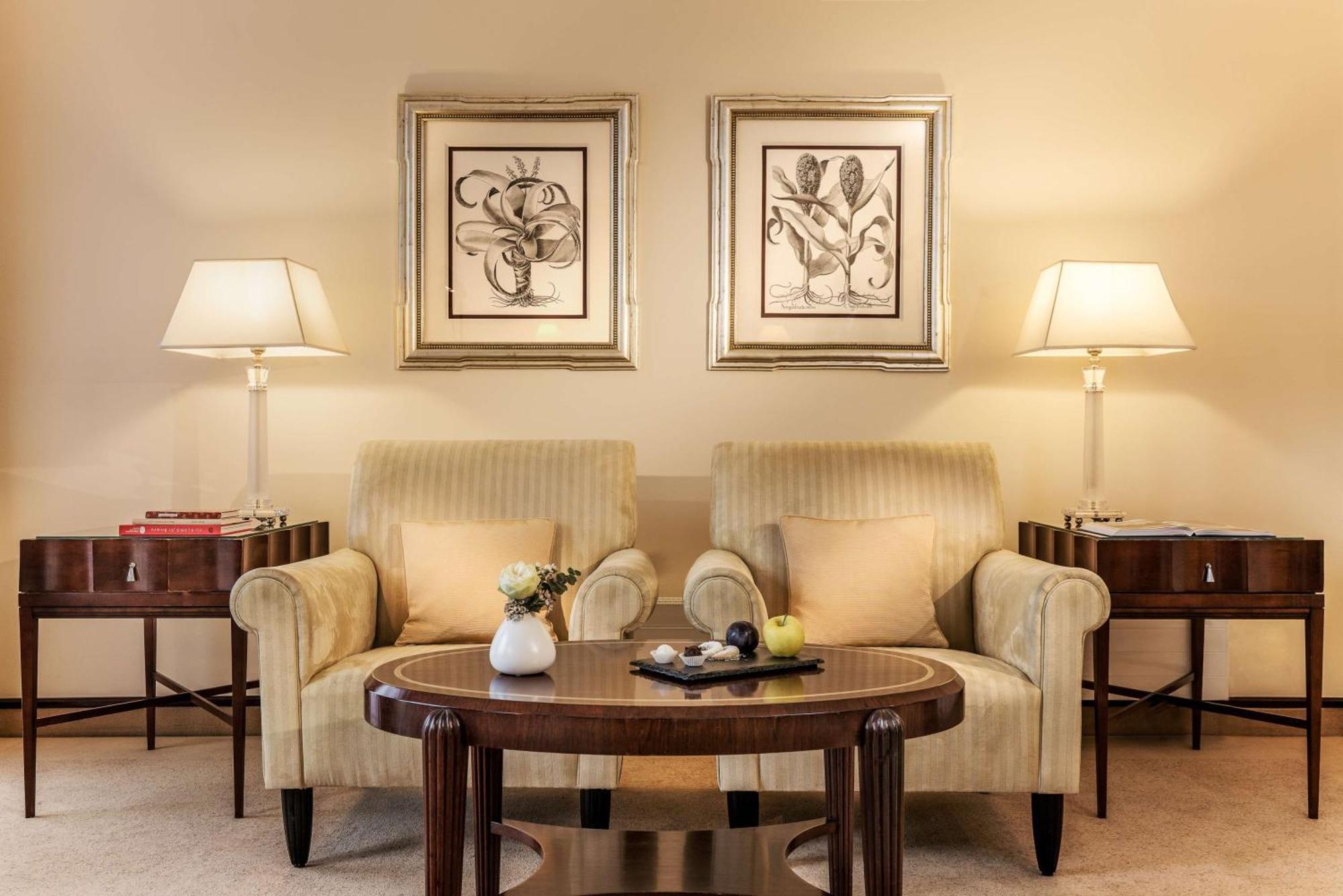 Parkhotel Bremen - Ein Mitglied Der Hommage Luxury Hotels Collection Exterior foto A living room at The Ritz-Carlton, Dubai